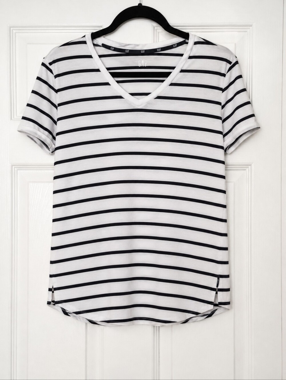 Gap Women’s V-Neck Short Sleeve Striped Tee - White/Black